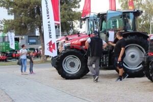 Prvog dana sajma prodat traktor - kao poklon za diplomiranje